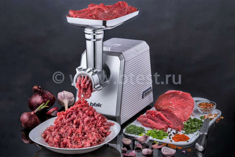Электрическая мясорубка - BBK MG2005 - с насадкой для колбасы, овощерезка
